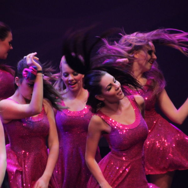 © Archiv Theater Akzent Tanzshow 2015 und "Oma Ellis Brunnen"