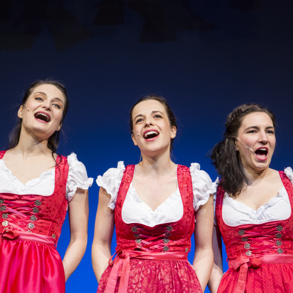 Vaginas im Dirndl