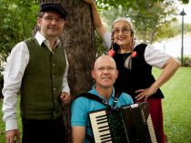 Auf dö Zwa hamma grad no g\'wart - © Ethan Vincent Auf dö Zwa hamma grad no g\'wart - © Ethan Vincent