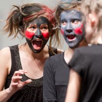 A Variety of Voices & Der gläserne Birnbaum -  © Archiv Theater Akzent