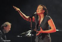 Kerstin Heiles singt Edith Piaf -  © Archiv Theater Akzent