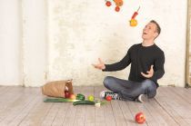 Essen erlaubt! Patric Heizmann -  &copy; Archiv Theater Akzent