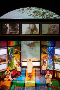 Die Selbstmord-Schwestern - © Judith Buss Die Selbstmord-Schwestern - © Judith Buss