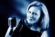 Maren Kroymann & Band -1 - uferlos - das Festival vom anderen Ufer.GEBRAUCHTE LIEDERMaren Kroymann & Band &copy; akzent.at