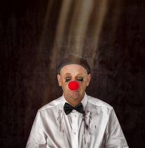 Humor im Hemd - © Reinhard Mayr Humor im Hemd - © Reinhard Mayr