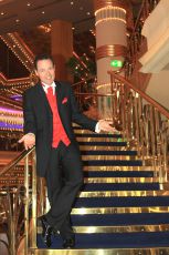 ES IST SO SCHÖN AM ABEND BUMMELN ZU GEHn -1 - Roman Martin SolokonzertDer Sänger, seine Zither & Band &copy; akzent.at