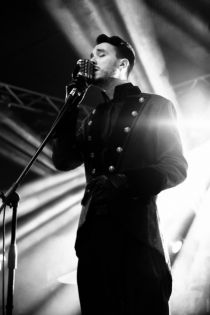 Cem Adrian - © Archiv Theater Akzent Cem Adrian - © Archiv Theater Akzent