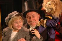 Die Weihnachtsgeschichte -1 - Das Adventstück von Charles Dickensmit Bruno Thost als Ebenezer Scrooge © akzent.at Die Weihnachtsgeschichte -1 - Das Adventstück von Charles Dickensmit Bruno Thost als Ebenezer Scrooge © akzent.at