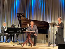 Das Bildnis des Dorian Gray - Michael Dangl - Rezitation<br />Maria Fedotova - Flöte<br />Cordula Hacke - Klavier © Archiv Theater Akzent Das Bildnis des Dorian Gray - Michael Dangl - Rezitation<br />Maria Fedotova - Flöte<br />Cordula Hacke - Klavier © Archiv Theater Akzent