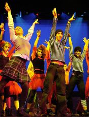 XMAS Home -1 - Das neue Weihnachtsjugendmusical des Performing Center Austria mit 35 jungen Talenten im Alter von 10 - 18 Jahren &copy; akzent.at